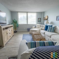 Direct Beach Access - Poolside Coastal Condo: Sea Gem