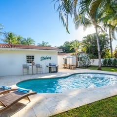 Spacious Private Pool Oasis