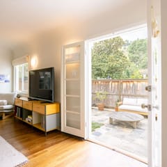 Los Angeles Modern Charmer