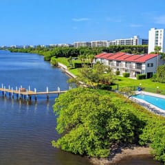 Waterfront Palm Beach Escape: Piper