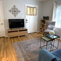 Beautiful bungalow, close to Pasadena.