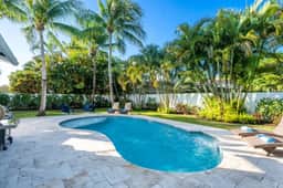 Spacious Private Pool Oasis - Image 3