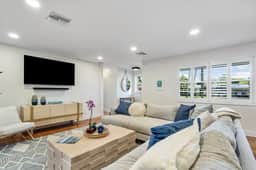 Spacious Private Pool Oasis - Image 5