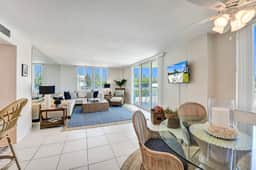 Beachfront Pool Condo: Coral Blue - Image 5