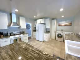 Charming family home in a quiet neighborhood of Burbank: Greenview - Image 2