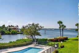 Waterfront Palm Beach Escape: Piper - Image 5