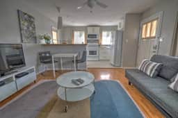 Charming 1-bedroom bungalow located in the heart of Pasadena. - Image 3