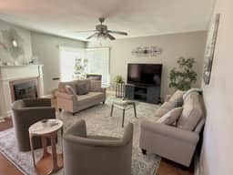 Charming Family Home in Quiet Neighborhood of Burbank - Greenview - Image 4