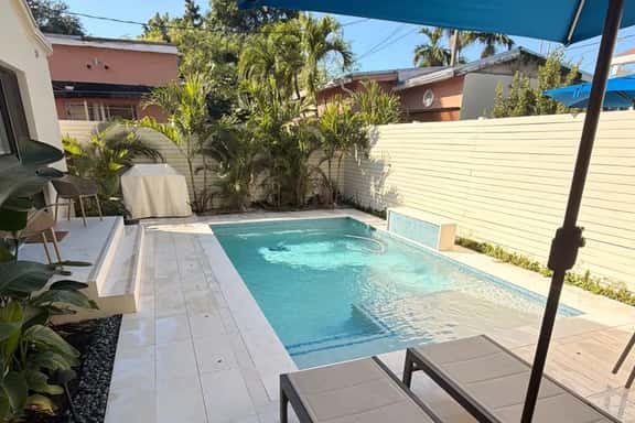 Modern Thoughtfully Updated Miami Pool Home - Casa Carmela - Image 1