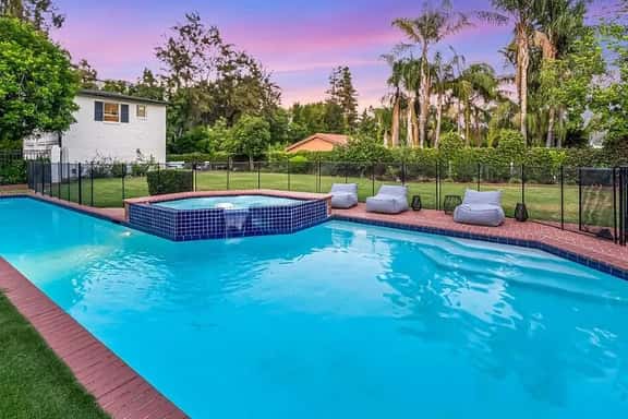 Large Light-Filled - Pool - Spa - Huge Yard - Mountain View - Image 1