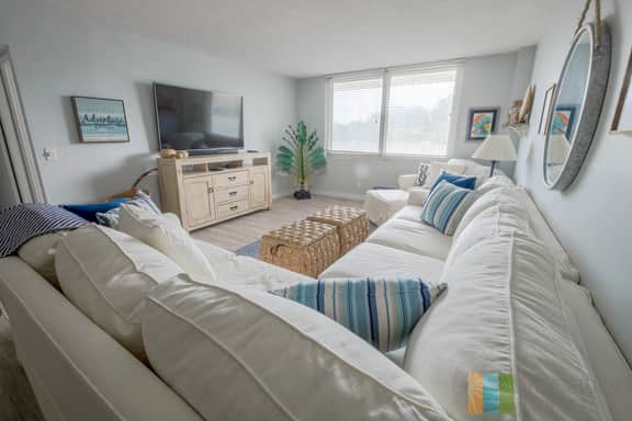 Direct Beach Access - Poolside Coastal Condo: Sea Gem - Image 4