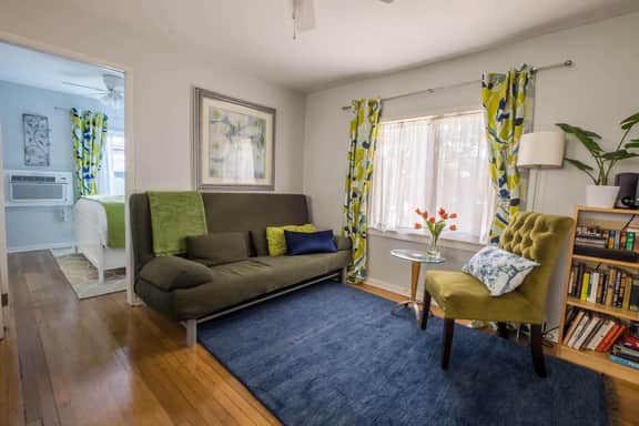 Bright one-bedroom bungalow, located near all Pasadena’s best attractions. - Image 4
