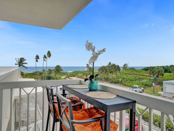 Oceanfront Condo on the Shores of the Palm Beaches - Image 3