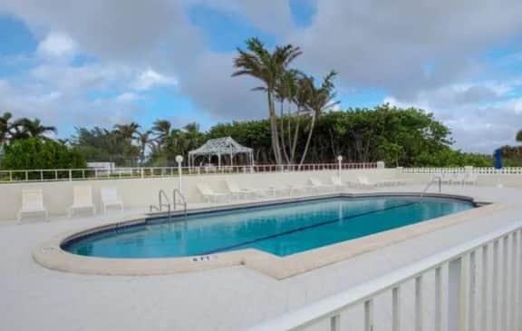 Oceanfront Condo on the Shores of the Palm Beaches - Image 4