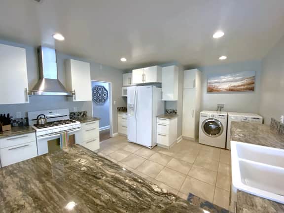 Charming family home in a quiet neighborhood of Burbank: Greenview - Image 2