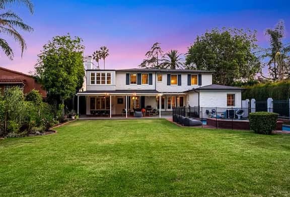 Large & Light-filled Pool Home - Image 2