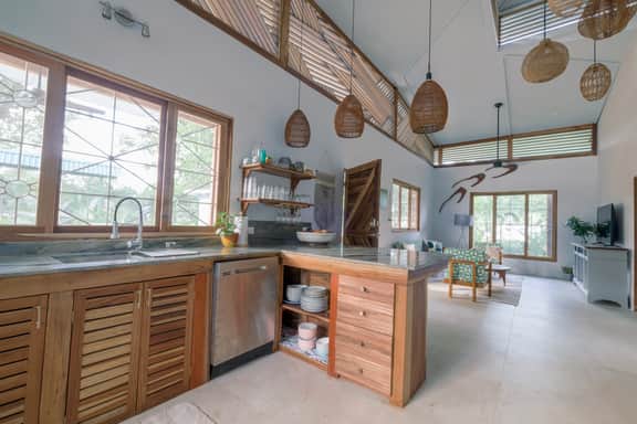 2 Pools, Walk to Beach 4 BR-4BR Spacious & Modern: Las Palmas - Image 4