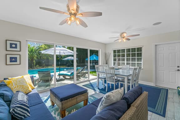 Swim Up Bar - Outdoor Paradise! - Image 1
