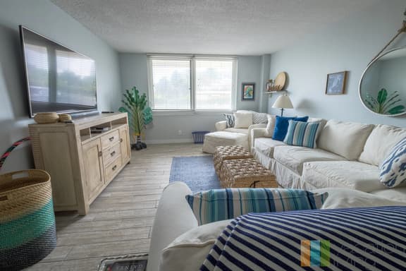 Direct Beach Access - Poolside Coastal Condo: Sea Gem - Image 1