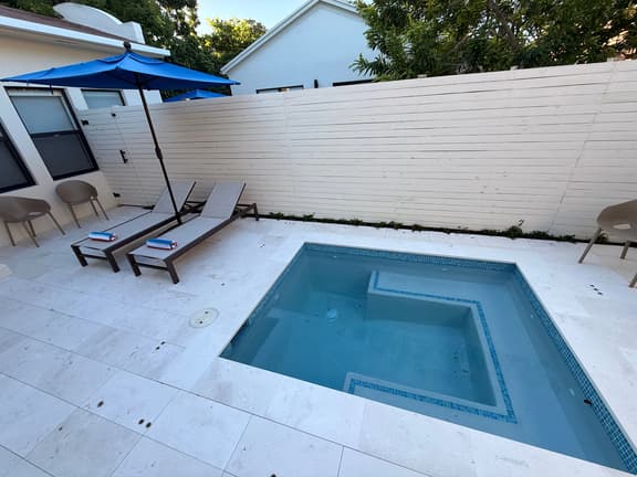 Stylish two-bedroom home in Buena Vista with private spa - Image 1