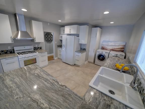 Charming family home in a quiet neighborhood of Burbank: Greenview - Image 1