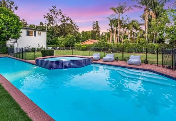 Large & Light-filled Pool Home - Image 1