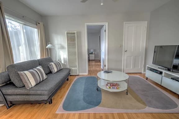 Charming 1-bedroom bungalow located in the heart of Pasadena. - Image 1